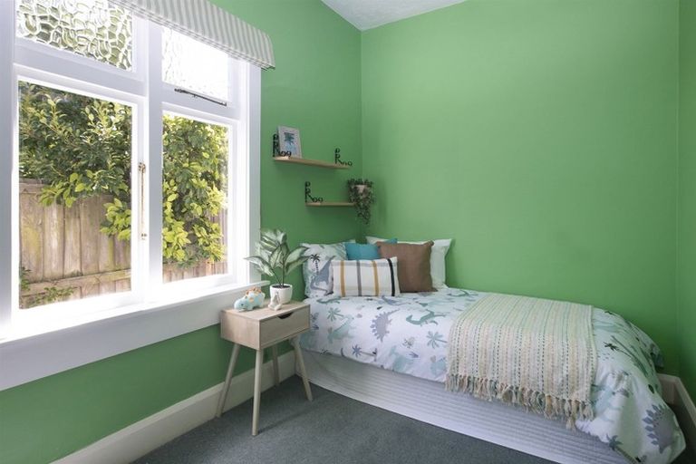 Photo of property in 57 Sandwich Road, Beckenham, Christchurch, 8023