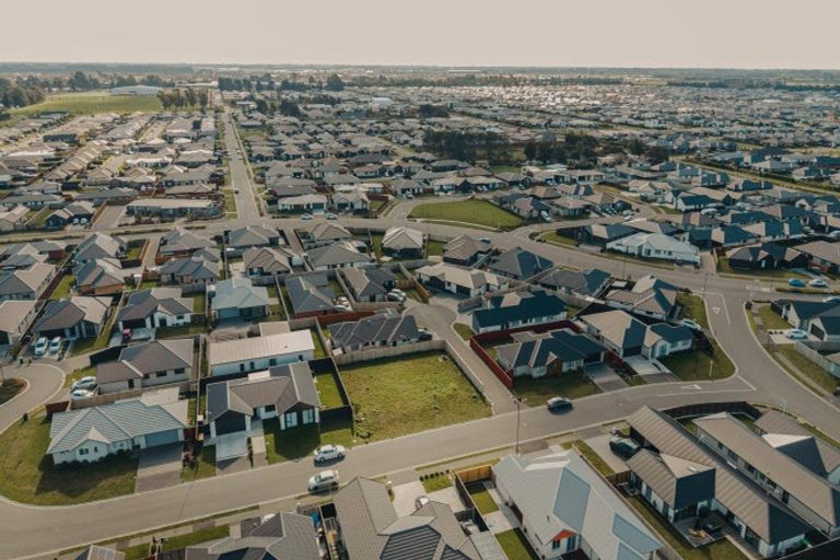 Photo of property in 16 Gemstone Place, Rolleston, 7615