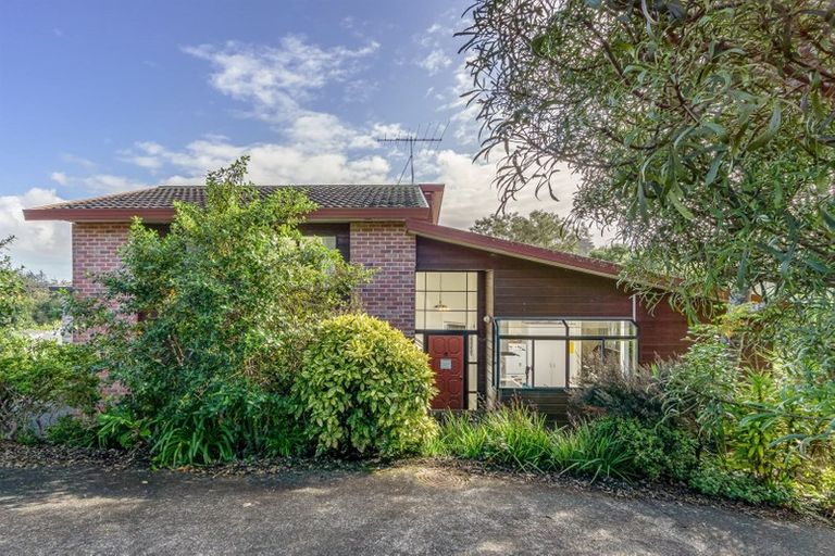Photo of property in 2/41 Radiata Lane, Chatswood, Auckland, 0626