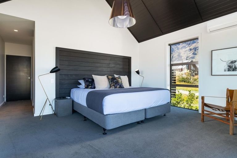 Photo of property in 17 Falconer Rise, Jacks Point, Queenstown, 9371