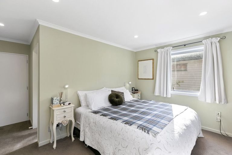 Photo of property in 2/6 The Parade, Island Bay, Wellington, 6023