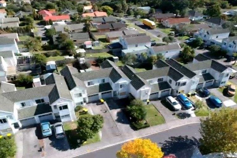 Photo of property in 25 Stephen Avenue, Henderson, Auckland, 0610