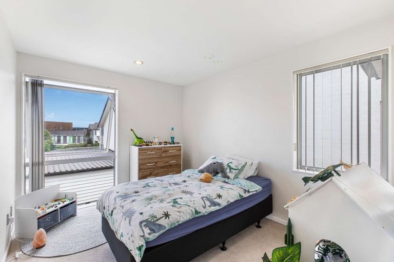 Photo of property in 11 Phar Lap Crescent, Takanini, 2112