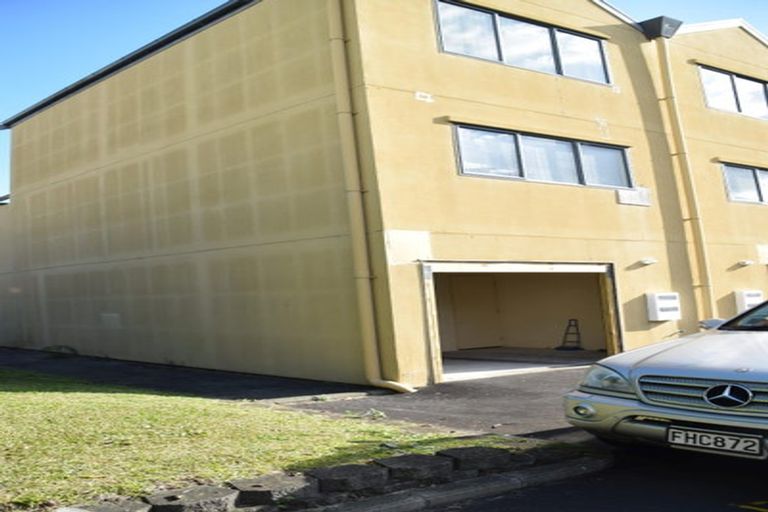 Photo of property in 13/12 Crown Lynn Place, New Lynn, Auckland, 0600