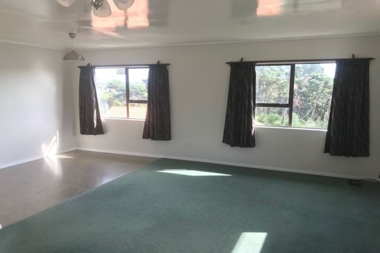 Photo of property in 1/13 Exeter Place, Unsworth Heights, Auckland, 0632