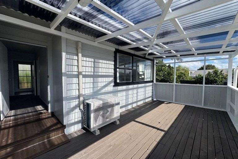 Photo of property in 21 Tranent Road, Mangere, Auckland, 2022