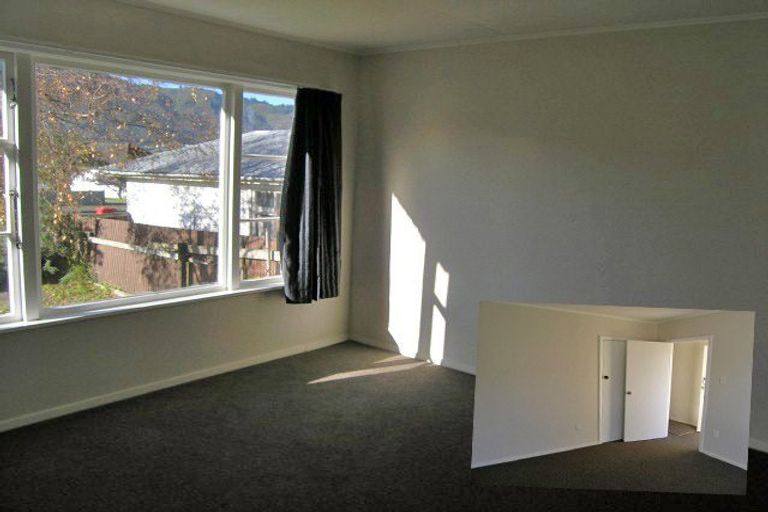 Photo of property in 201 Wellington Road, Wainuiomata, Lower Hutt, 5014