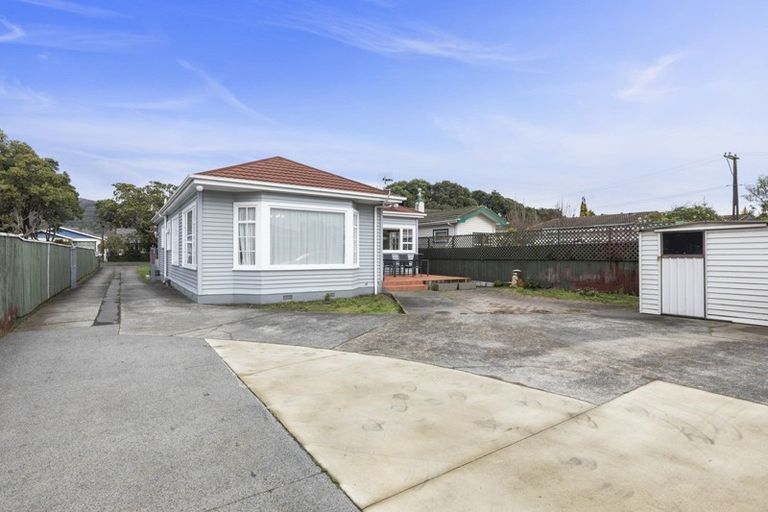 Photo of property in 23 Saint Ronans Avenue, Waterloo, Lower Hutt, 5011