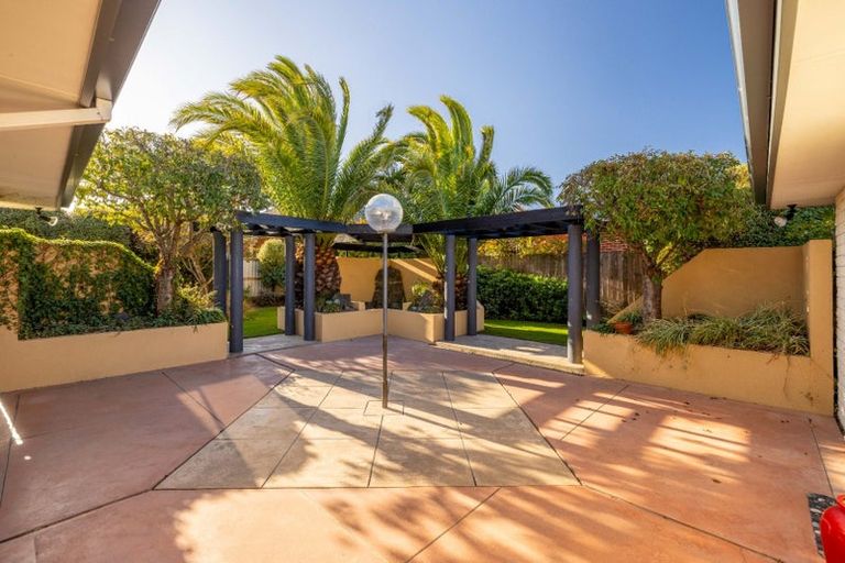 Photo of property in 19a Lake Terrace Road, Burwood, Christchurch, 8061