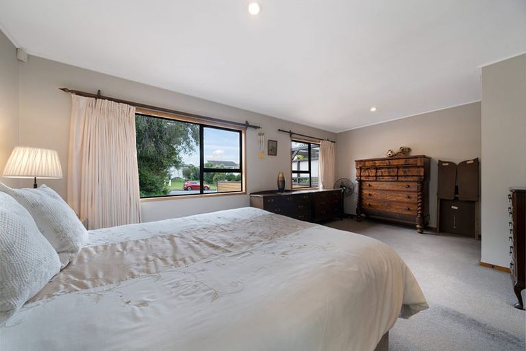 Photo of property in 2/5 Highlight Parade, Te Atatu South, Auckland, 0610