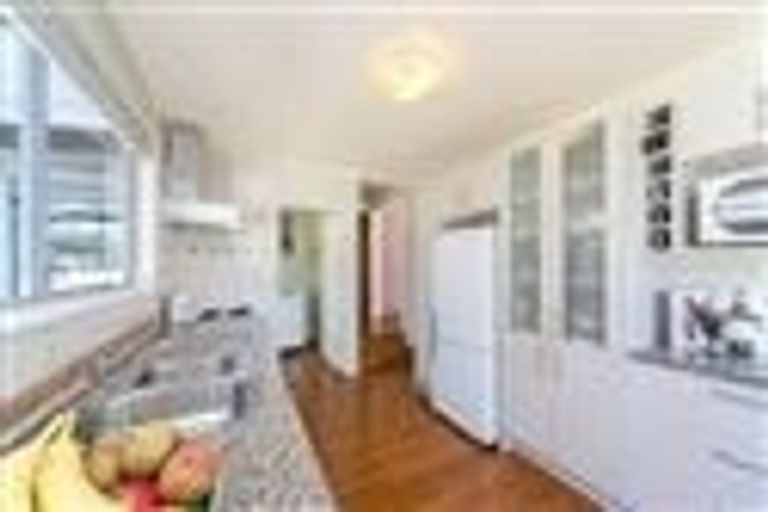 Photo of property in 1/17 Powrie Street, Glenfield, Auckland, 0629