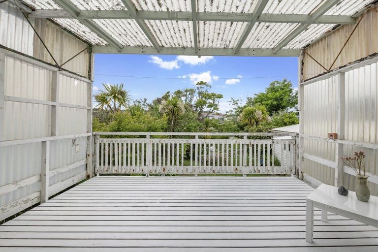 Photo of property in 11 Albatross Road, Red Beach, 0932