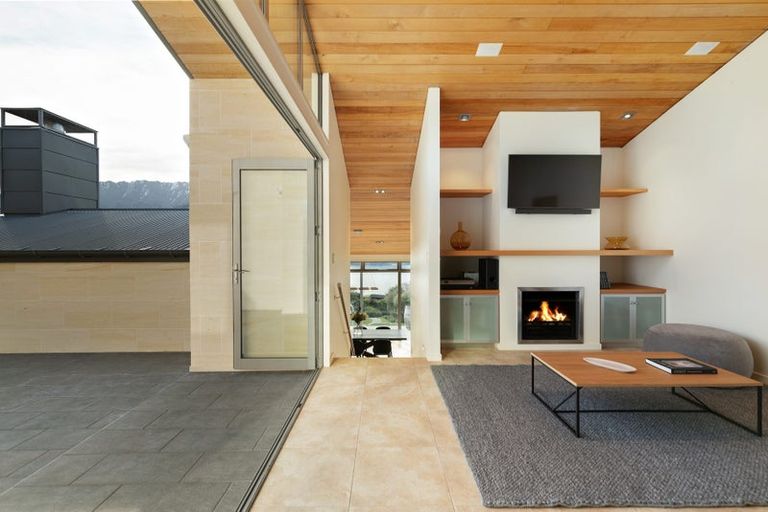 Photo of property in 4 Elizabeth Place, Kelvin Heights, Queenstown, 9300