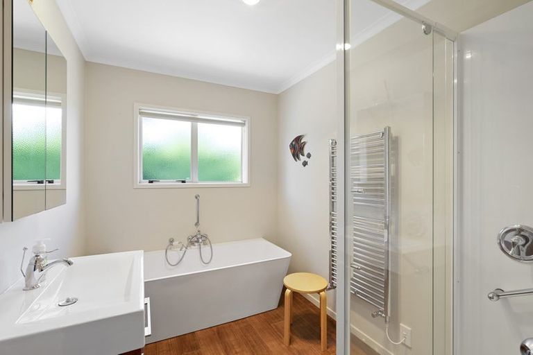 Photo of property in 9a Del Mar Place, Merrilands, New Plymouth, 4312