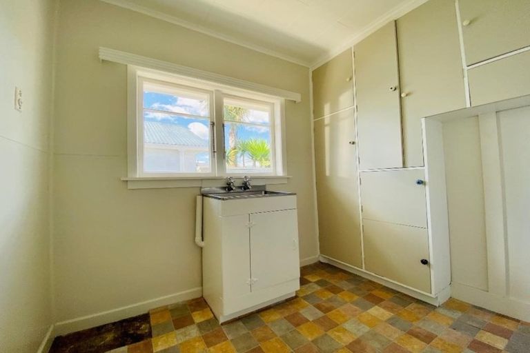 Photo of property in 120 Cutfield Road, Westown, New Plymouth, 4310