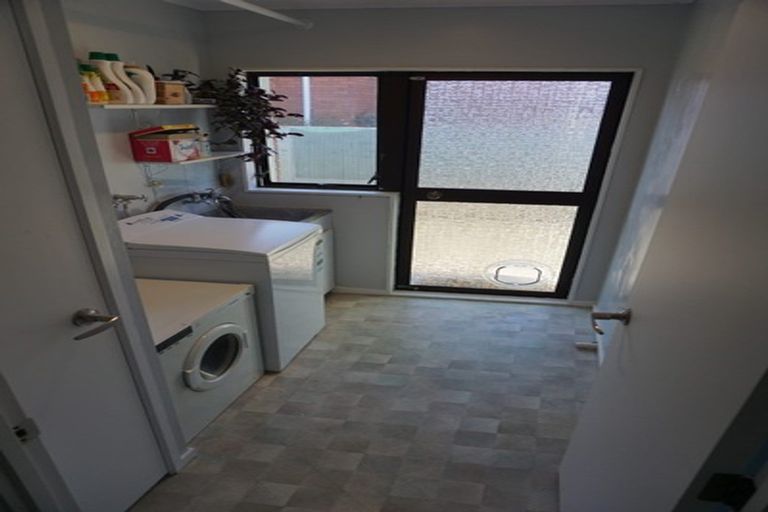 Photo of property in 4 Bosnyak Drive, Te Atatu South, Auckland, 0610