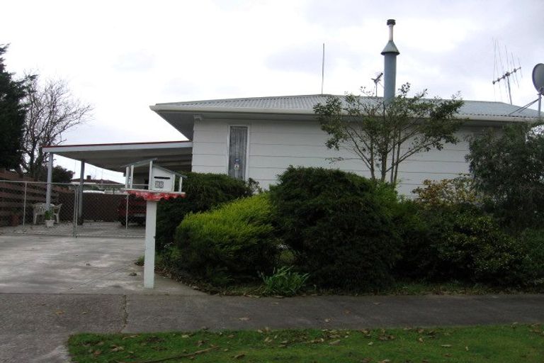 Photo of property in 26 Suzanne Grove, Kelvin Grove, Palmerston North, 4414