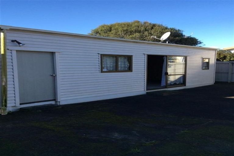 Photo of property in 4 Trounson Avenue, Clendon Park, Auckland, 2103