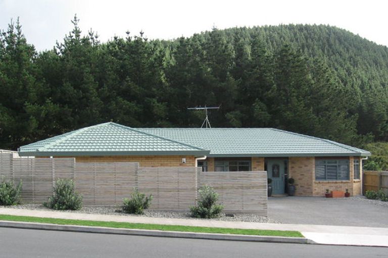 Photo of property in 49 Furlong Crescent, Churton Park, Wellington, 6037