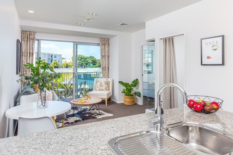 Photo of property in Shoal Haven Apartments, 305a/130 Anzac Street, Takapuna, Auckland, 0622