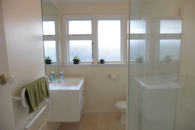 Photo of property in 4/111 Aikmans Road, Merivale, Christchurch, 8014