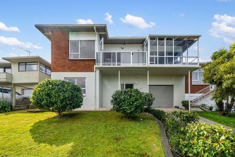 Photo of property in 1/1 Kaihu Street, Northcote, Auckland, 0627