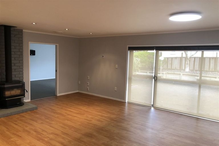 Photo of property in 5 Towra Place, Botany Downs, Auckland, 2010