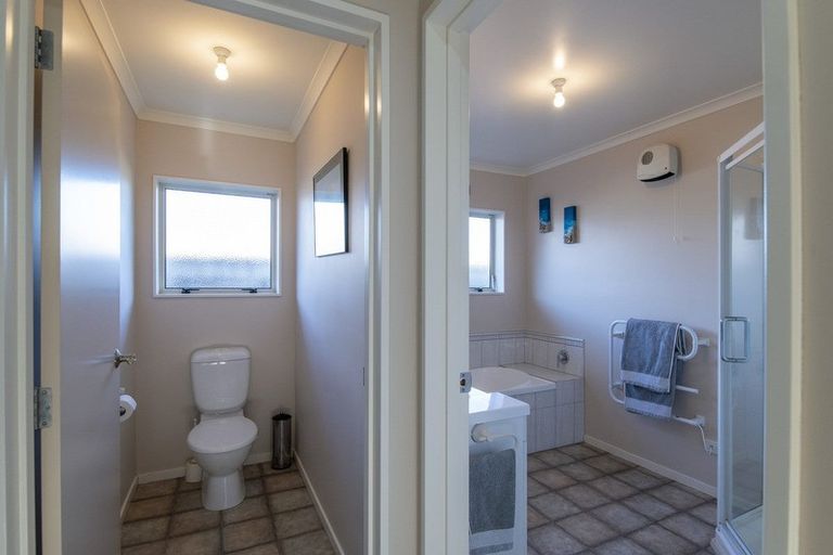 Photo of property in 29 Leanne Way, Waikanae Beach, Waikanae, 5036