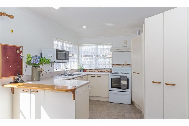 Photo of property in 2/919 Whangaparaoa Road, Manly, Whangaparaoa, 0930