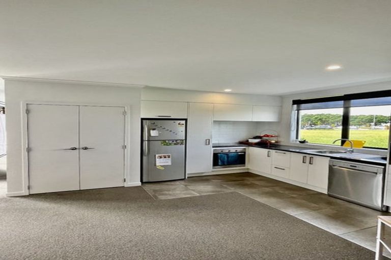 Photo of property in 284 Hobsonville Point Road, Hobsonville, Auckland, 0616