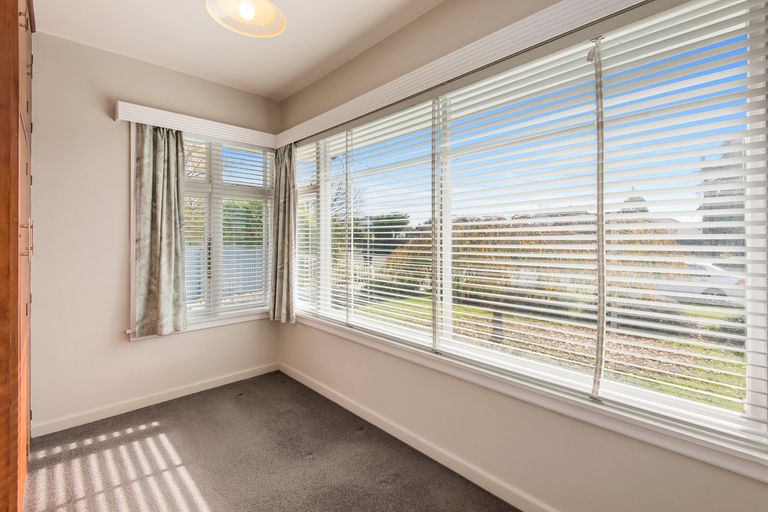 Photo of property in 16 Coopers Road, Dallington, Christchurch, 8061