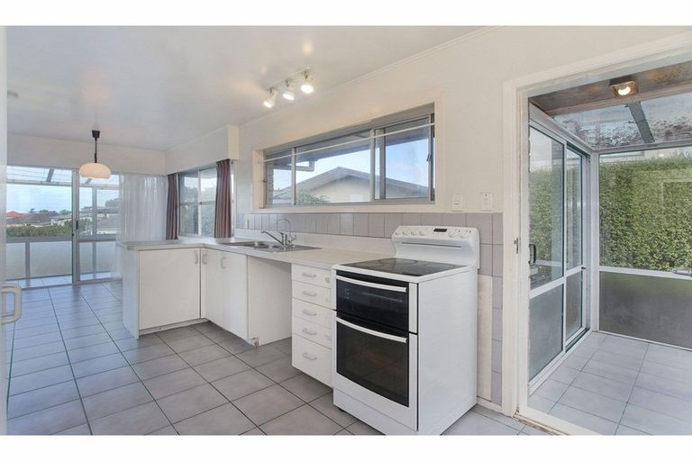 Photo of property in 832 East Coast Road, Oteha, Auckland, 0630