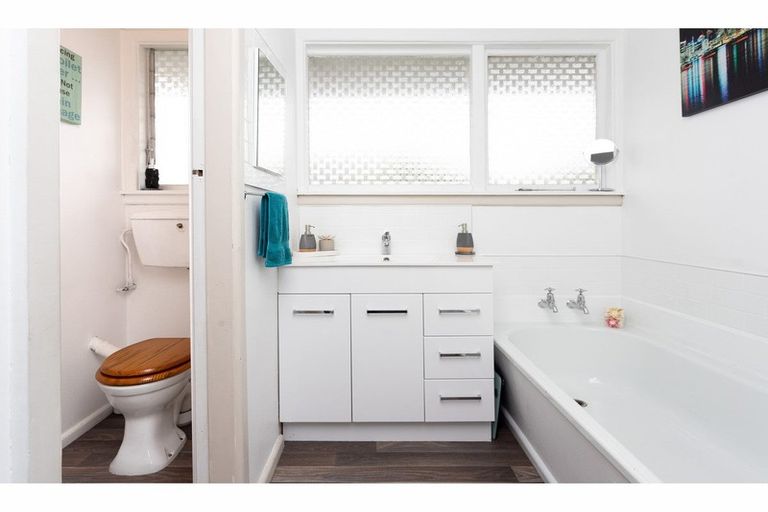 Photo of property in 19 Kathleen Crescent, Hornby, Christchurch, 8042