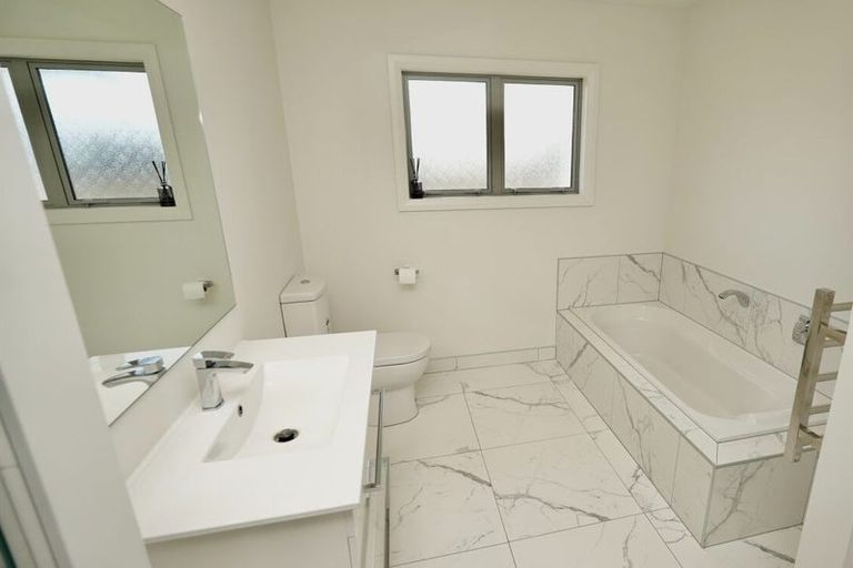 Photo of property in 2 Serenity Crescent, Kelvin Grove, Palmerston North, 4414