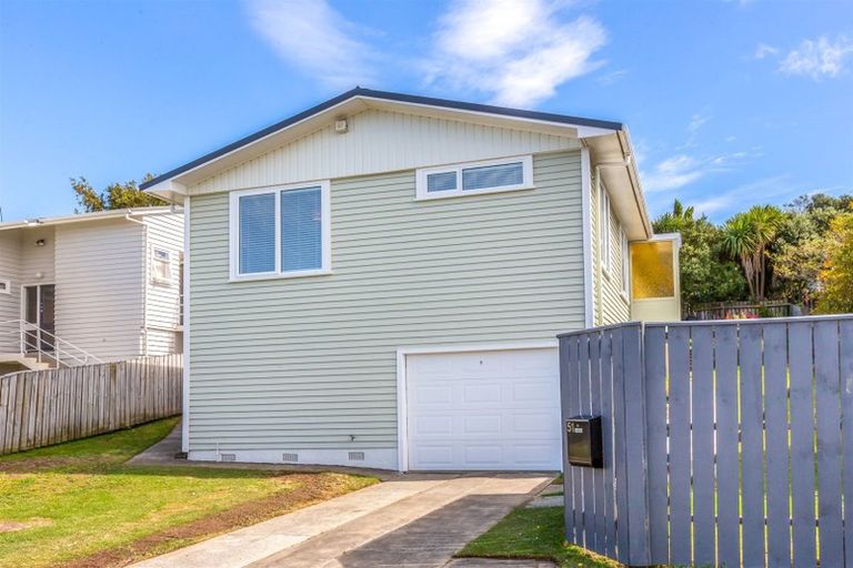 Photo of property in 51 Beaumaris Crescent, Ascot Park, Porirua, 5024