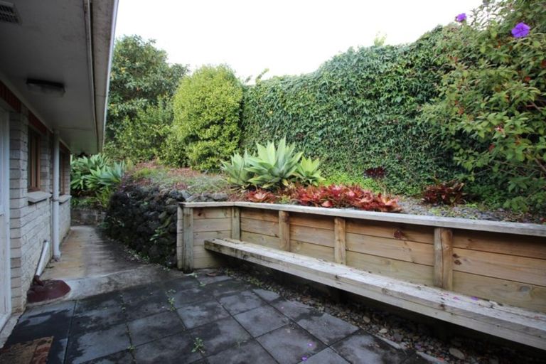 Photo of property in 1/404 Glenfield Road, Glenfield, Auckland, 0629