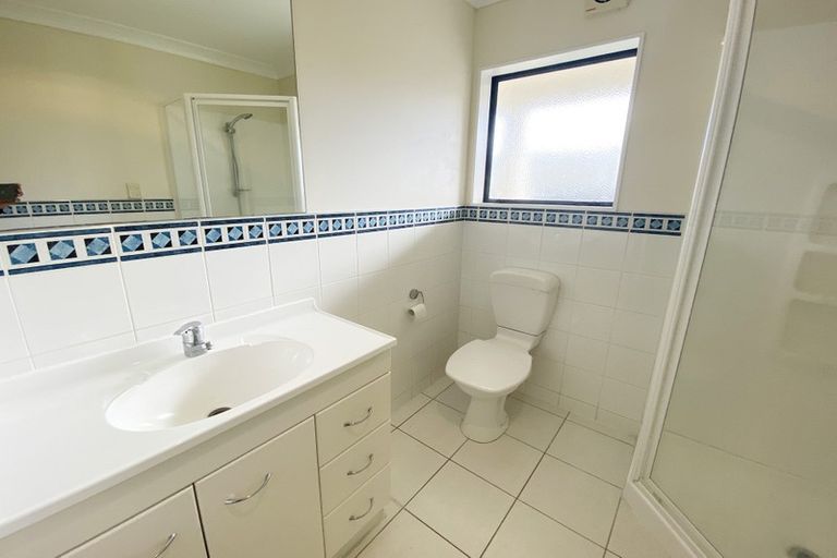 Photo of property in 25 The Enclave, Totara Heights, Auckland, 2105