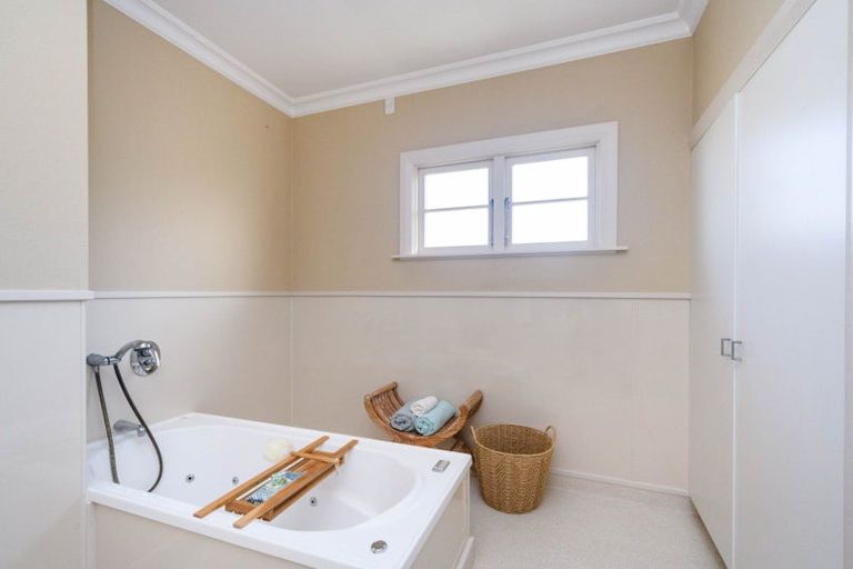 Photo of property in 18 Mahoe Avenue, Takaro, Palmerston North, 4410