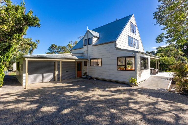 Photo of property in 115 Wilson Road, South Head, Helensville, 0874