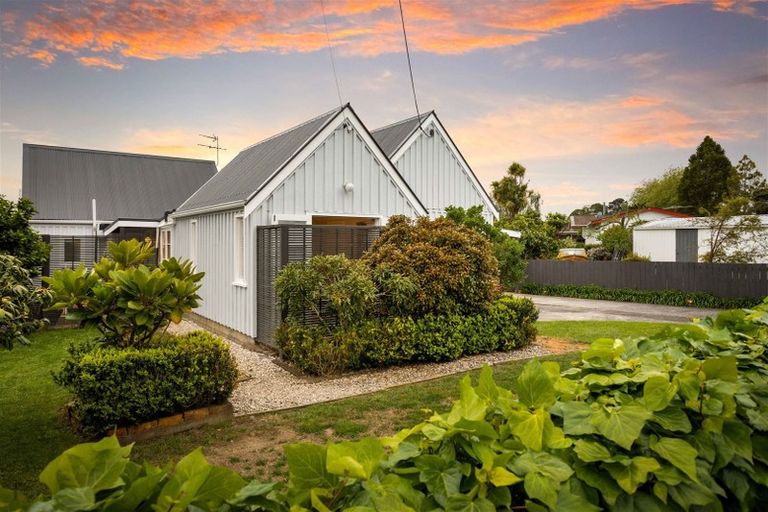 Photo of property in 74 Ferry Parade, Herald Island, Auckland, 0618