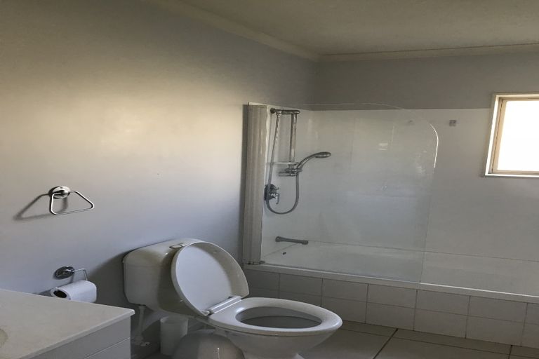 Photo of property in 70c Kayes Road, Pukekohe, 2120