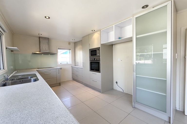 Photo of property in 1 Sunnynook Road, Forrest Hill, Auckland, 0620