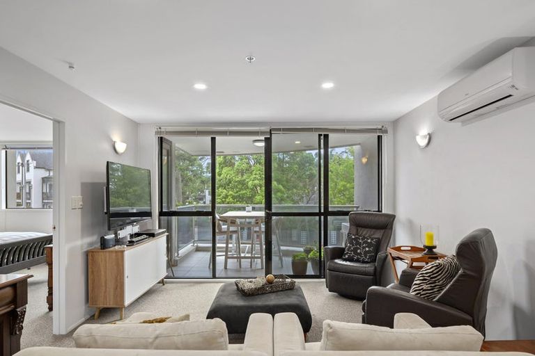 Photo of property in 1c/175 Hurstmere Road, Takapuna, Auckland, 0622