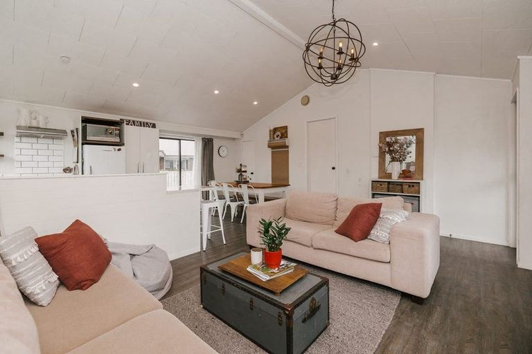 Photo of property in 21 Peppertree Glade, Kelvin Grove, Palmerston North, 4414