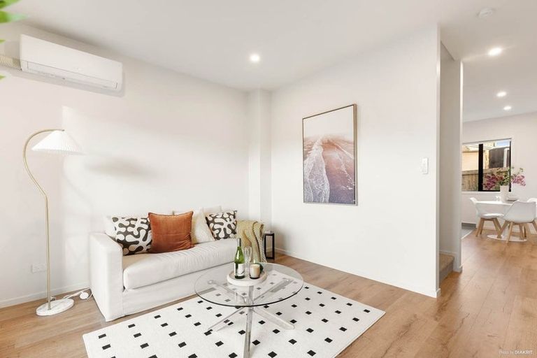 Photo of property in 11/9 Schnapper Rock Road, Greenhithe, Auckland, 0632