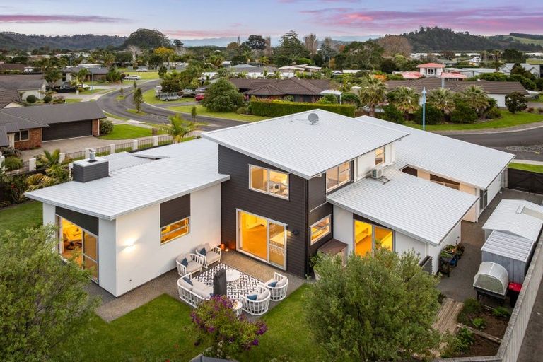 Photo of property in 26 Waitotara Way, Whitianga, 3510