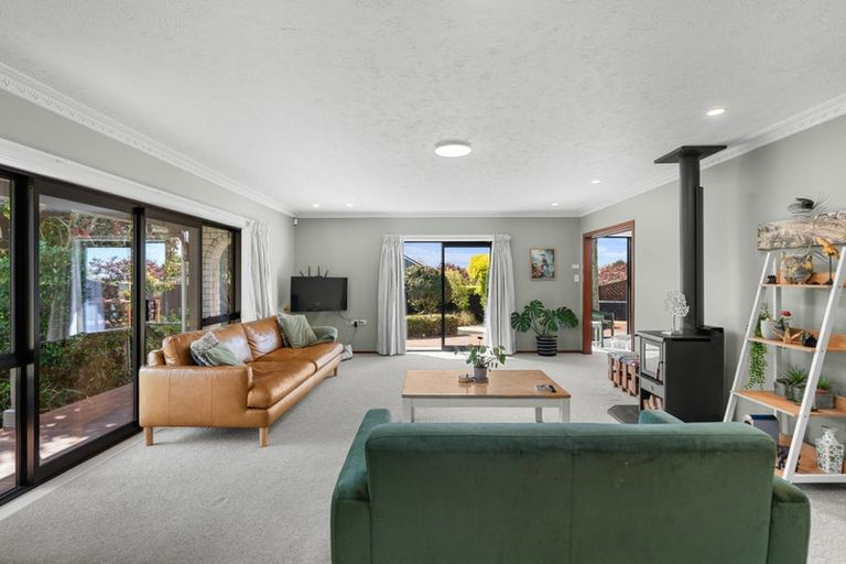 Photo of property in 42 Camberwell Place, Avonhead, Christchurch, 8042