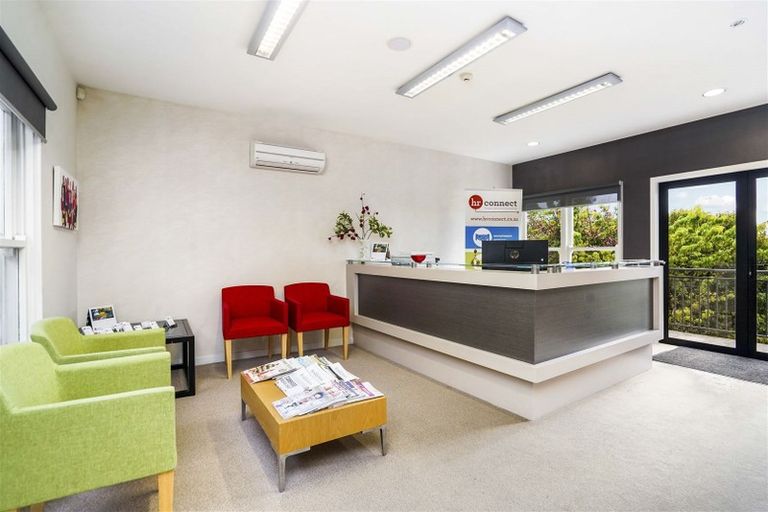 Photo of property in 13 Ruakiwi Road, Hamilton Lake, Hamilton, 3204