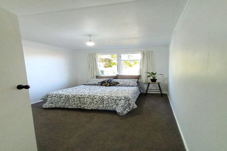 Photo of property in 1 Hughan Place, Carterton, 5713