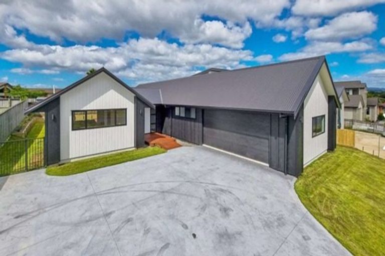 Photo of property in 11 Hamon Place, Pukehangi, Rotorua, 3015